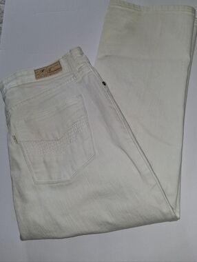 Levi's White High-Rise Capri Pants with Leather Patch
